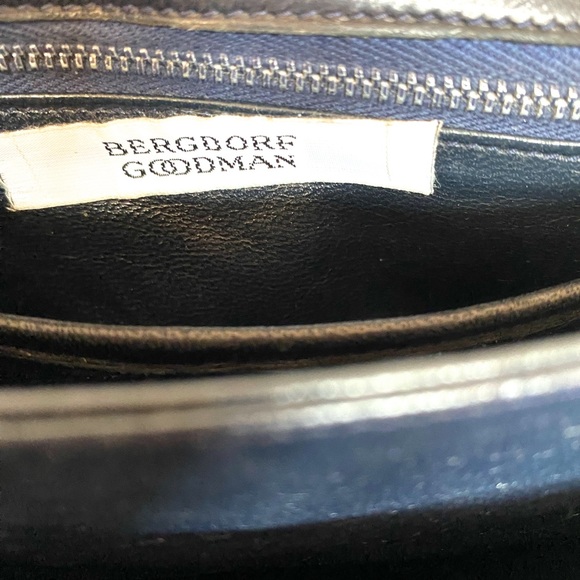 Bergdooff Goodman quilted flap bag(navy - Picture 9 of 15